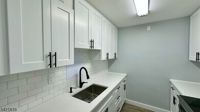 1 Claridge Dr in Verona, NJ - Building Photo - Building Photo