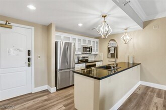 30 Strada Di Villaggio in Henderson, NV - Building Photo - Building Photo