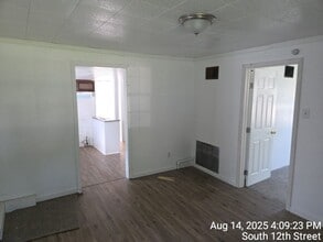 110 S 12th St in Wood River, IL - Building Photo - Building Photo