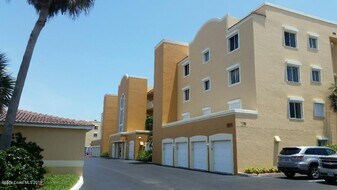 1811 Jimmy Buffett Mem Hwy in Indian Harbour Beach, FL - Building Photo
