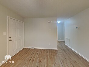 16812 Clear Creek Dr in Midland, NC - Foto de edificio - Building Photo