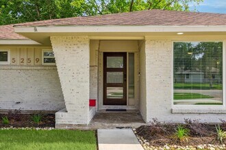5259 Willowbend Blvd in Houston, TX - Building Photo - Building Photo