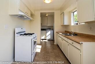 4521 W 171st St in Lawndale, CA - Building Photo - Building Photo