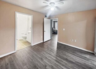 4831 Via Palm Lks, Unit 1201 in West Palm Beach, FL - Foto de edificio - Building Photo