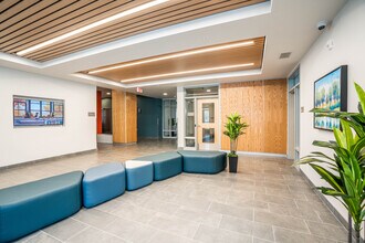 North Creek in Minneapolis, MN - Foto de edificio - Lobby