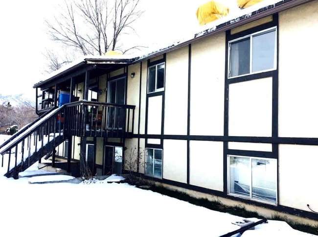 301 W 500 N in Logan, UT - Foto de edificio - Building Photo