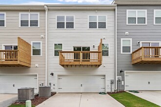 705 Lucky Clover Wy in Fuquay Varina, NC - Building Photo - Building Photo