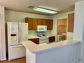 130 Cedargrove in San Marcos, TX - Foto de edificio - Building Photo
