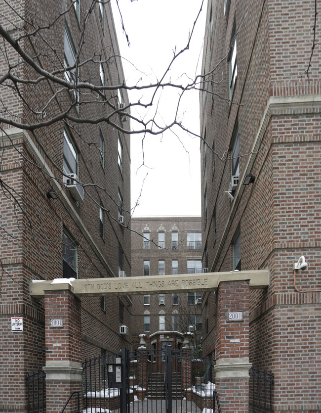 2001 Dr Martin Luther King Jr Blvd in Bronx, NY - Foto de edificio - Building Photo