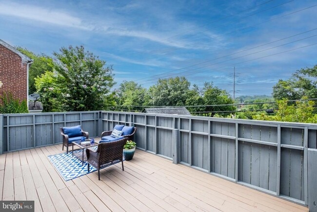 property at 2815 S Ives St
