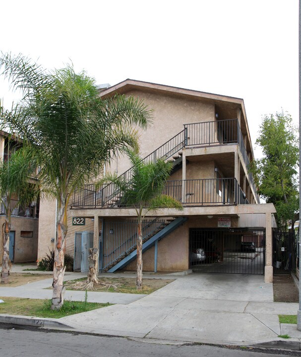 822 St. Louis Ave in Long Beach, CA - Building Photo