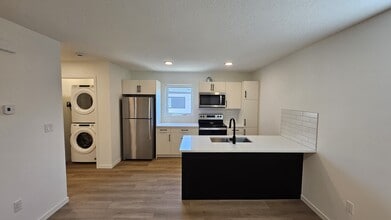 11521-11129 129 Ave NW in Edmonton, AB - Building Photo - Building Photo