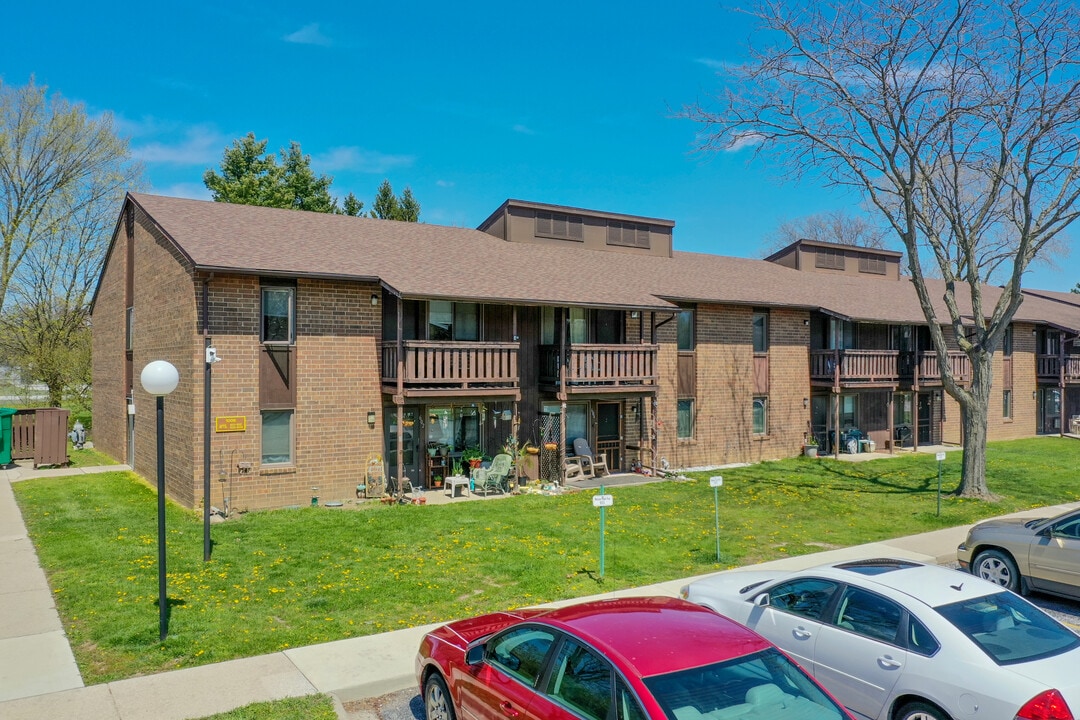 Cedar Park Apartments in Bowling Green, OH - Building Photo