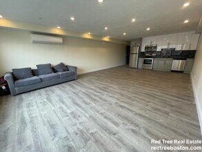 1022 Commonwealth Ave in Boston, MA - Building Photo - Building Photo