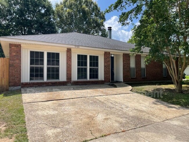 13701 Gentilly Ct in Baton Rouge, LA - Building Photo - Building Photo