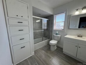 70 Burlington Ave in Deer Park, NY - Building Photo - Building Photo