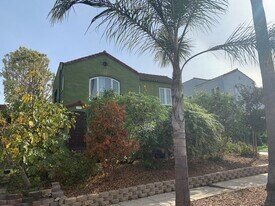 1228 S Highland Ave in Los Angeles, CA - Building Photo