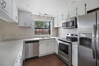 498 NW 7th Ave in Oak Harbor, WA - Building Photo - Building Photo