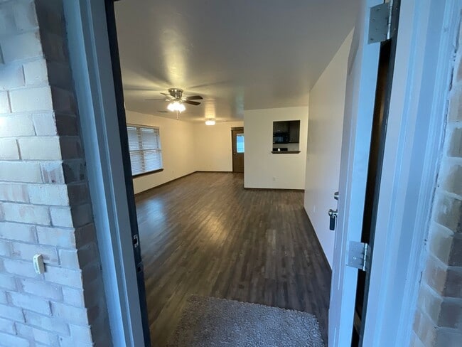 111 E Juniper Ln in Mustang, OK - Building Photo - Building Photo