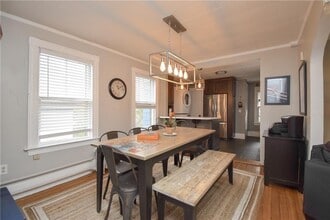 16 Vaughan Ave in Newport, RI - Building Photo - Building Photo