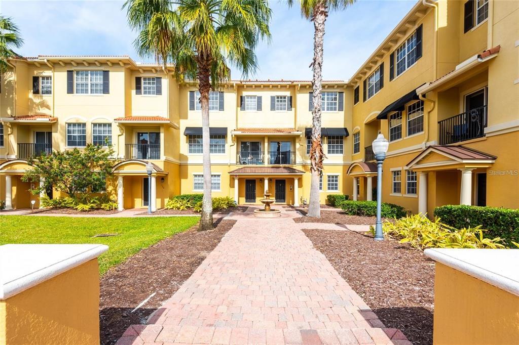 536 Jasmine Way in Clearwater, FL - Foto de edificio