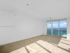 600 NE 27th St, Unit 2505 in Miami, FL - Building Photo - Building Photo