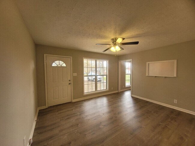 415 Pacific Ave in Oak Grove, KY - Building Photo - Building Photo