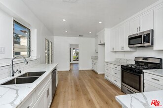 9654 W Olympic Blvd in Beverly Hills, CA - Building Photo - Building Photo