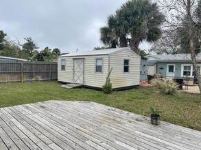 1105 10th St N in Jacksonville Beach, FL - Foto de edificio - Building Photo