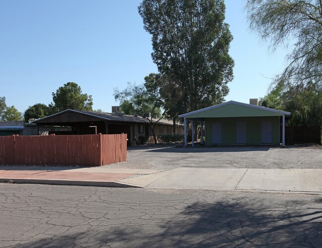 1912-1922 N Madelyn Cir in Tucson, AZ - Building Photo - Building Photo