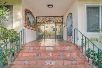 540 Orlando in Los Angeles, CA - Foto de edificio - Building Photo