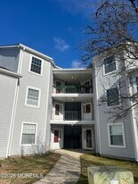 1021 Waters Edge Dr in Toms River, NJ - Building Photo