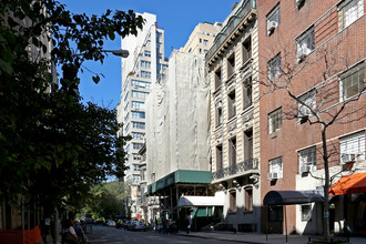 11 E 67th St in New York, NY - Building Photo - Building Photo