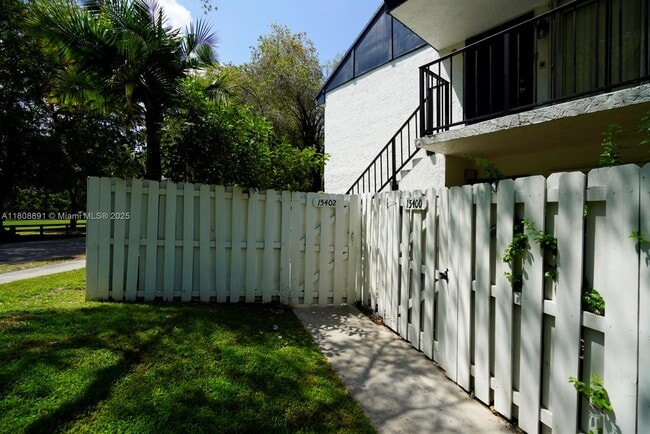 15402 SW 85th Terrace in Miami, FL - Building Photo - Building Photo