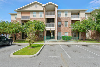 Canterbury House Apartments - Baton Rouge in Baton Rouge, LA - Foto de edificio - Building Photo