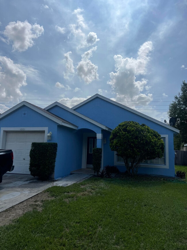 property at 4912 Aventura Blvd