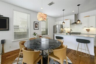 2614 Willow St in Austin, TX - Building Photo - Building Photo