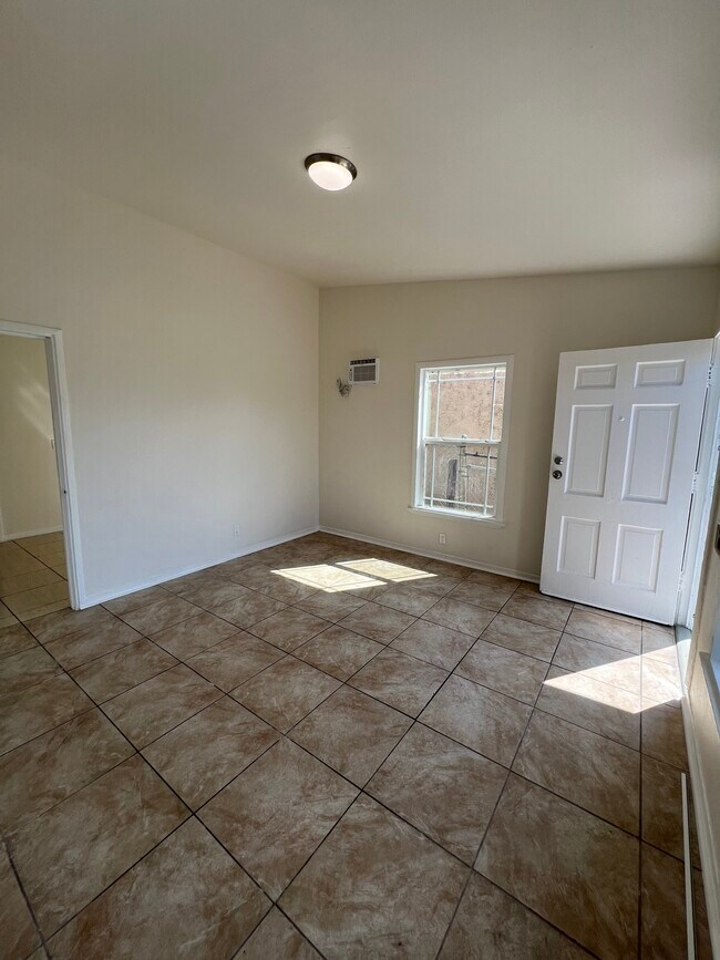 518 Eastmont Ave, Unit Remodeled 1BD-1BA