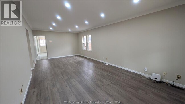 3243 Millen St in Windsor, ON - Foto de edificio - Building Photo