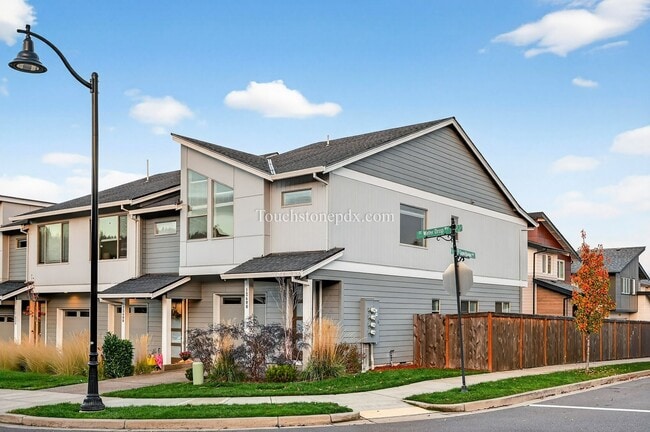 12408 SE Water Drop Wy in Happy Valley, OR - Building Photo - Building Photo