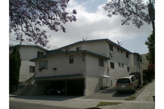 654 N Commonwealth Ave in Los Angeles, CA - Building Photo - Building Photo