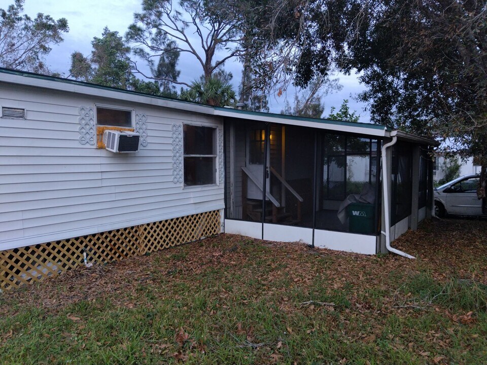 15474 Mapletree Dr in Punta Gorda, FL - Building Photo