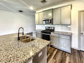 7208 E 154th Pl S in Bixby, OK - Foto de edificio - Building Photo