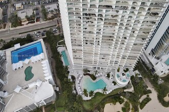 16901 Collins Ave, Unit 602 in Sunny Isles Beach, FL - Building Photo - Building Photo