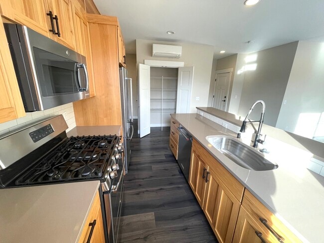 2311 E John St, Unit #2 in Seattle, WA - Building Photo - Building Photo
