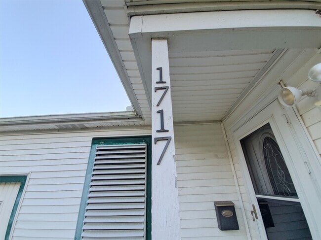 1717 Hawthorne St in La Marque, TX - Building Photo - Building Photo