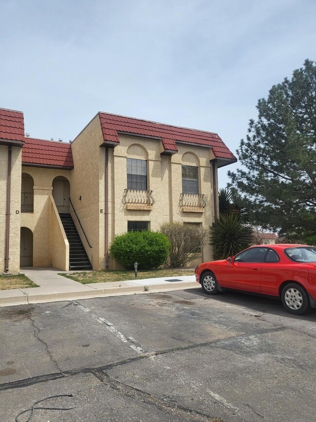 837 Country Club Dr SE in Rio Rancho, NM - Building Photo - Building Photo