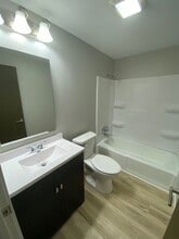 827 W Shermoor St, Unit 1 in Peoria, IL - Building Photo - Building Photo