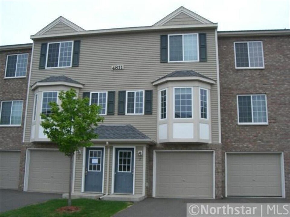 4818 Education Dr N in Hugo, MN - Building Photo