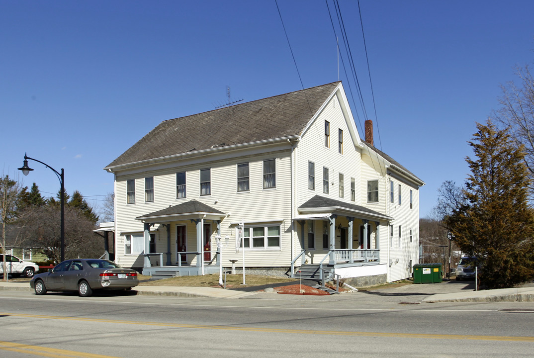 67 Exeter Rd in Newmarket, NH - Foto de edificio